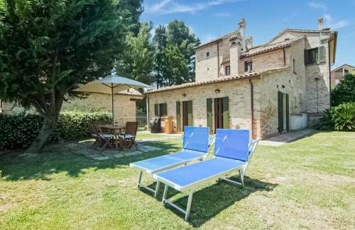 Mombaroccio Apartment | Stunning Apartment in Mombaroccio near Metauro River