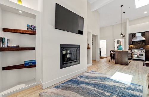 Gold Beach Apartment | Stunning apt near the ocean with gas fireplace, partial water views & grill