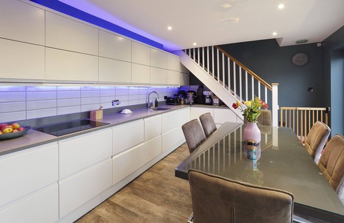 Petham House | Stunning Bungalow & Views Private Parking for 3 Cars & Tesla Power Point