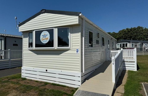 Netley House | Stunning caravan with decking & Wi-Fi at Solent Breeze in Hampshire ref 38219SB