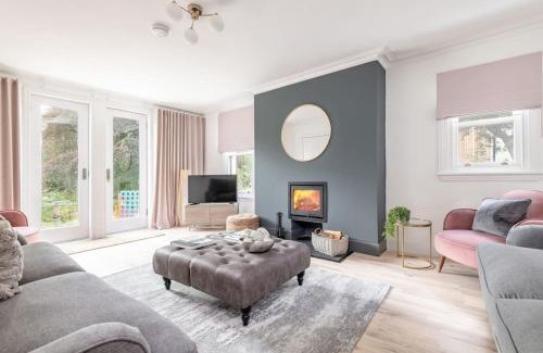 Killin House | Stunning Dalchenna w/hot tub & huge garden