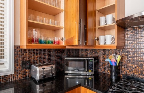 Pulaski Park House | Stunning Duplex-4BD/3BA *Prime Location* Sleeps 12