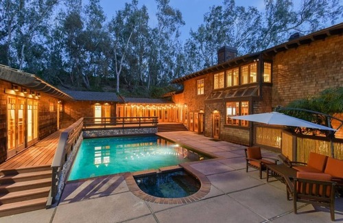 Covenant House | Stunning Family Retreat Near Beach