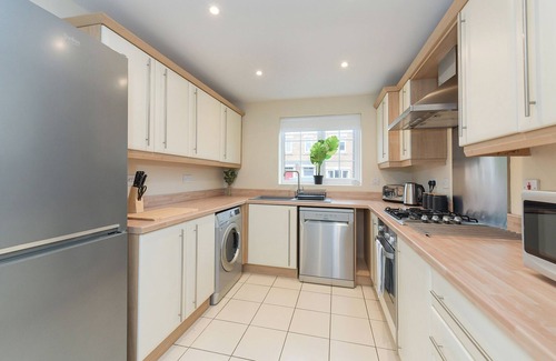 Bingham House | Stunning Garden House with Free WIFI and Parking