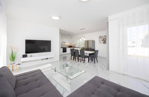 Primorski Dolac House | Stunning home in Primorski Dolac