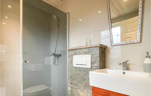 Ed House | Stunning Home In Ed With Kitchen