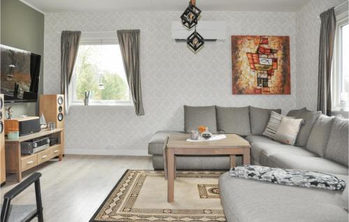 Ed House | Stunning Home In Ed With Kitchen