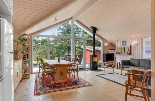 Sjaelborg House | Stunning home in Esbjerg V with WiFi