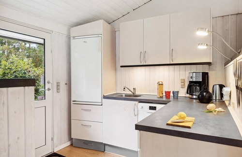 Farvang House | Stunning home in Fårvang with WiFi