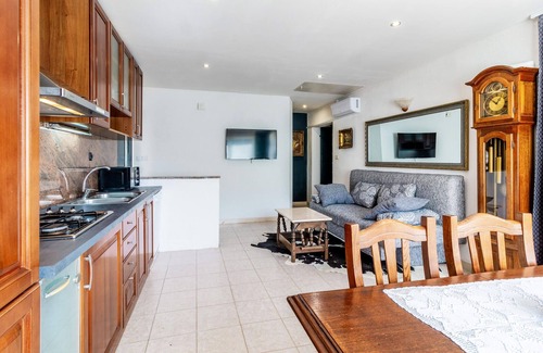 Lokvicici House | Stunning home in Lokvicici with jacuzzi