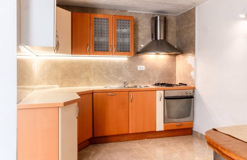 Lokvicici House | Stunning home in Lokvicici with jacuzzi