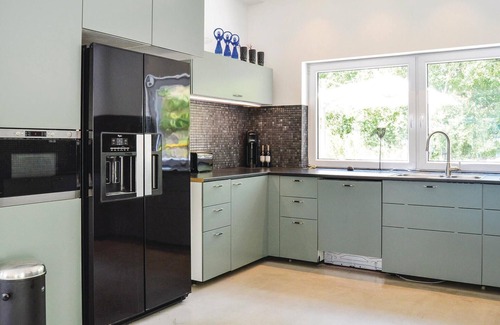 Musko House | Stunning home in Muskö with kitchen