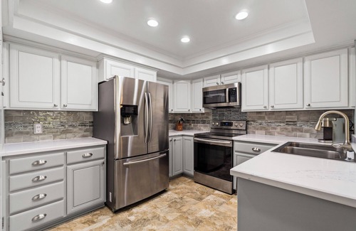 Kensington House | Stunning Home in San Diego - With Pool