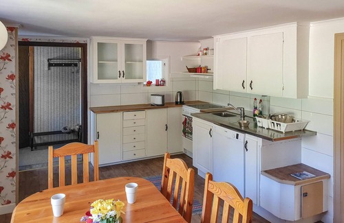 Sodra Vi House | Stunning home in Södra Vi with kitchen