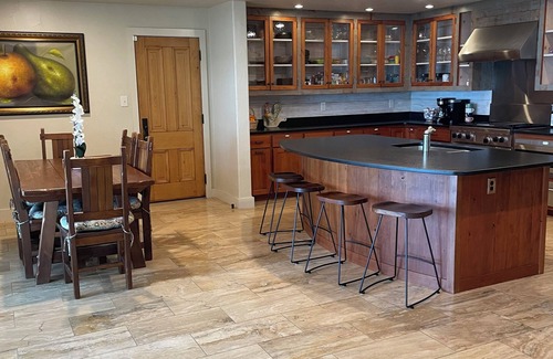 Belton House | Stunning lake view, hot tub, game room