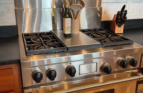 Belton House | Stunning lake view, hot tub, game room