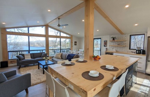 Cressy House | Stunning lakefront 4 season cottage in PEC