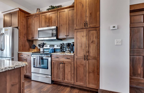 Indian Point Cottage | Stunning Lakefront Lodge on Indian Point! 7 BR, 6BA! Boat Silp Included