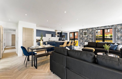 Headingley Apartment | Stunning Large Leeds Apartment - Parking