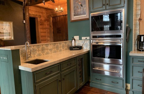 Mukwonago Cabin | Stunning Log Cabin Getaway Near Lake Beulah *Pool Table*Grill