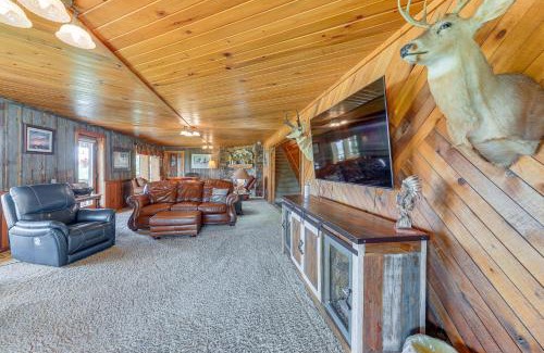 Dubois House | Stunning Mountain Views Spacious Cabin in Dubois!