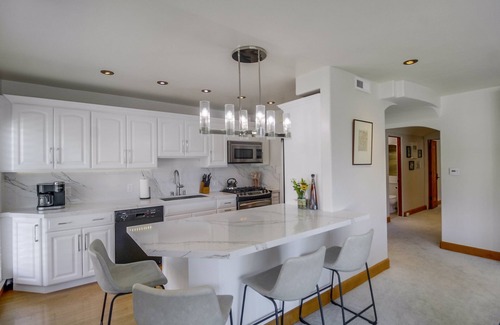 Village of La Jolla Condo | Stunning Ocean Views from 4 rooms! Rare Beachfront location. 2 bedrooms, 2 bath condo in La Jolla