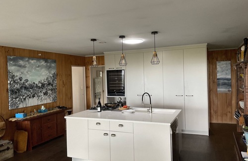 Katikati House | Stunning Ocean Views from Waihi Beach -Mt Maunganui, Private Rustic country home