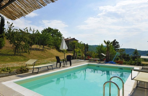Pieve di Chio Villa | Stunning private villa for 5 people with WIFI, private pool, TV, terrace and pets allowed