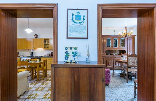 Montefollonico House | Stunning private villa for 5 people with A/C, WIFI, TV, patio, pets allowed and panoramic view