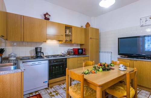 Montefollonico House | Stunning private villa for 5 people with A/C, WIFI, TV, patio, pets allowed and panoramic view