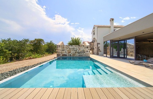 Nenadici House | Stunning private villa for 6 guests with WIFI, hot tub, A/C, private pool, TV and terrace