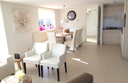 West-Graftdijk House | Stunning private villa for 10 people with pool, WIFI, TV and terrace