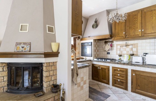 Ville San Sebastiano Villa | Stunning private villa for 6 people with WIFI, patio, pets allowed and panoramic view