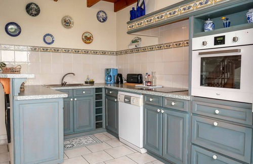 Primelin House | Stunning private villa for 2 people with TV and terrace