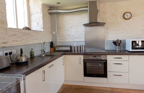 Morwellham Villa | Stunning private villa for 4 people with WIFI, TV, terrace, pets allowed and panoramic view