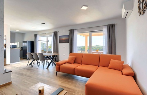 Jadreski House | Stunning private villa for 5 guests with A/C, WIFI, private pool, TV, terrace and panoramic view