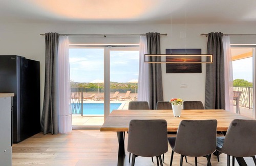 Jadreski House | Stunning private villa for 5 guests with A/C, WIFI, private pool, TV, terrace and panoramic view