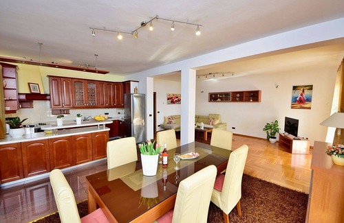 Seget Vranjica House | Stunning private villa for 16 guests with WIFI, private pool, A/C, TV and terrace