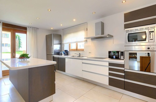 Baredine Villa | Stunning private villa for 8 guests with private pool, A/C, WIFI, TV, terrace and panoramic view