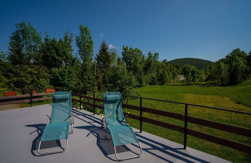 Zlobin House | Stunning private villa for 4 people with WIFI, TV, terrace and pets allowed