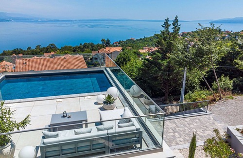 Bregi Villa | Stunning private villa for 10 people with A/C, private pool, WIFI, TV, terrace and pets allowed