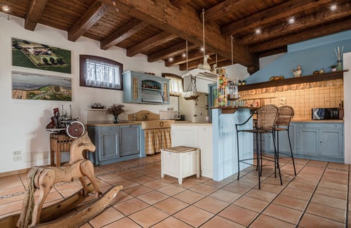 Ca' Pirami Villa | Stunning private villa with A/C, private pool, WIFI, hot tub, TV, pets allowed and panoramic view