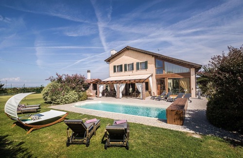 Ca' Pirami Villa | Stunning private villa with A/C, private pool, WIFI, hot tub, TV, pets allowed and panoramic view
