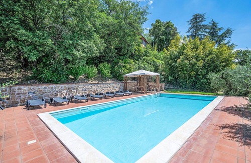 San Feliciano Villa | Stunning private villa for 8 people with WIFI, private pool, A/C, TV, patio and pets allowed