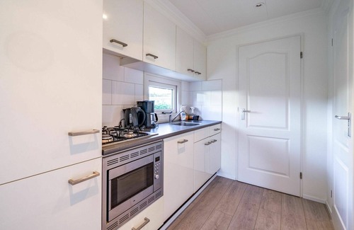 Biddinghuizen House | Stunning private villa for 6 people with WIFI, pool, TV and terrace