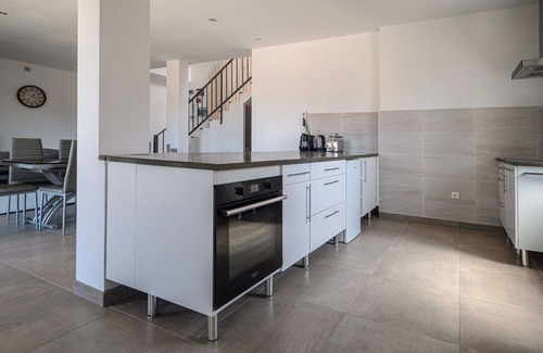 Melres House | Stunning private villa for 6 people with WIFI, TV and terrace