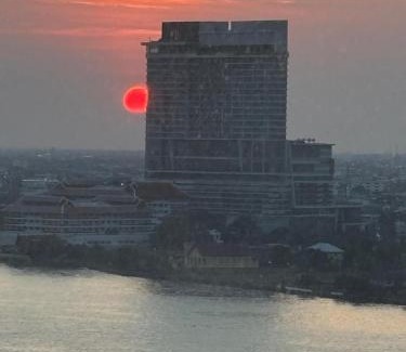 Bang Lamphu Lang Apartment | Stunning Riverside Apartment Bangkok City Centre