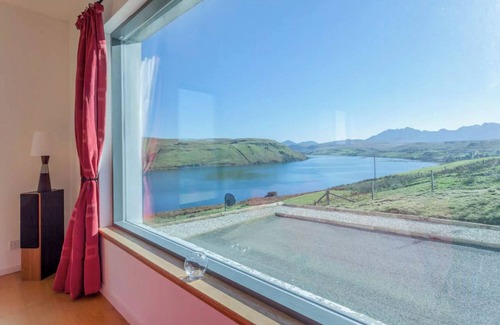 Beinn Orasaigh House | Stunning self catering house spectacularly located on the beautiful Isle of Skye