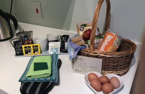 Hepworth Apartment | Stunning Views & Short Walk to Holmfirth. Very Secluded. WI-FI. King bed.