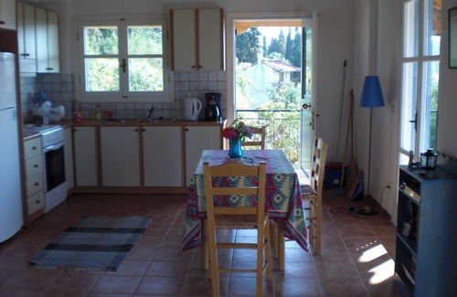 Koroni House | Stunning views, spacious detached house on beach, 15 mins walk to harbour